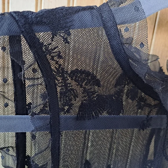 WHO WHAT WEAR Sheer Tull Lace Black Embroidered Sleeveless Blouse Sz S - Picture 4 of 6